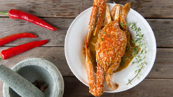 吃螃蟹胸闷气短是怎么回事