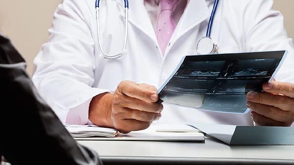 眼结膜上出现瘀点如何诊断