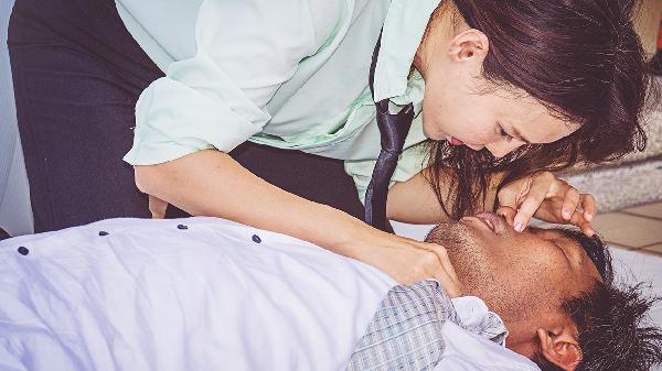 菜刀切伤手指怎么处理 菜刀切伤手指的急救处理方法介绍