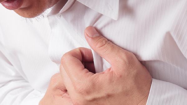 身体左侧肋骨下方疼是怎么回事