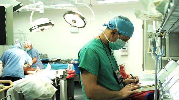 局麻和全麻醉的区别有哪些 全麻比局麻危害性更大吗