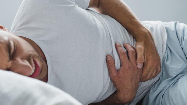 左上腹部疼痛的原因有哪些