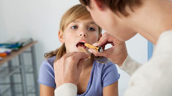 艾滋病白毛舌在哪个阶段出现