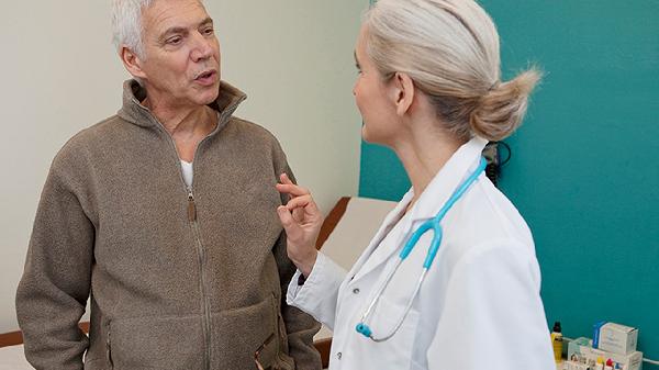 65歲老人為什么掉頭發(fā)很厲害