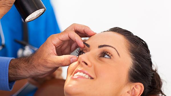 血脂高不高,“看眼”就知道,血脂偏高的人,眼睛会有这3个表现