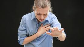 心衰很危险？不重视治疗，小心诱发这3种并发症，及时检查不能拖