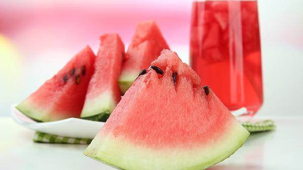 夏天为何不宜多吃西瓜？这3个常见误区，你中招了吗？
