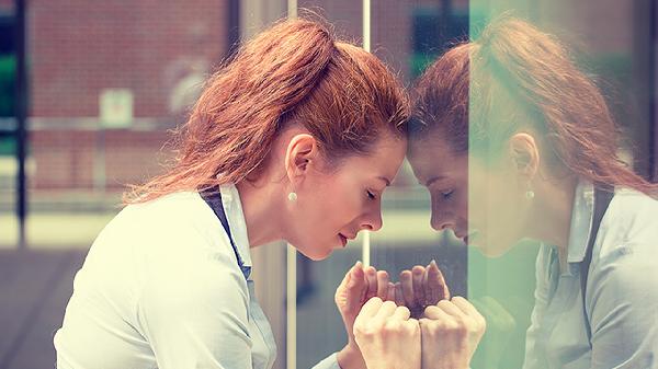 右眼眶疼且右部头疼怎么回事