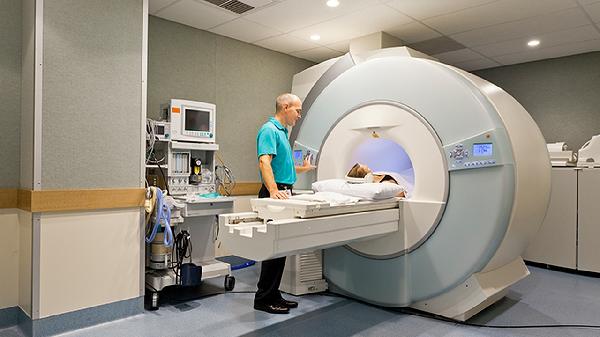 做强化CT 前可以吃饭吗