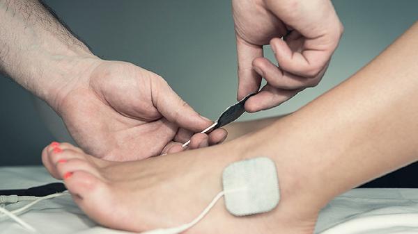 早上起床脚后跟疼怎么回事