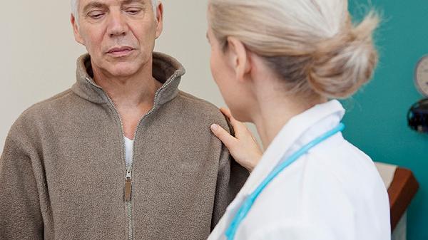 老人口苦吃不下饭怎么回事