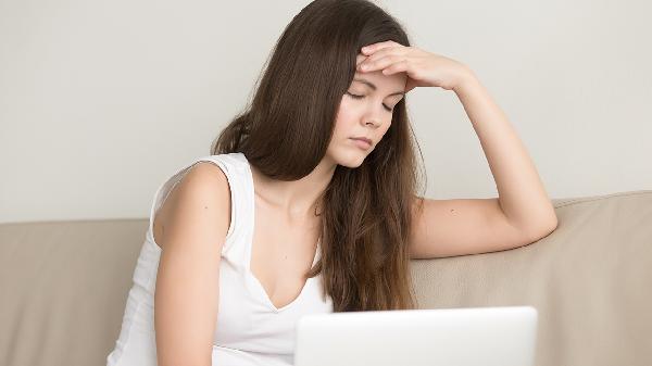 头晕、出冷汗、想吐，有要晕倒的感觉