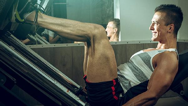 健身胳膊肘关节疼痛怎么办