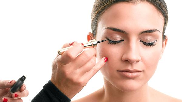 早上起来上眼皮肿怎么回事