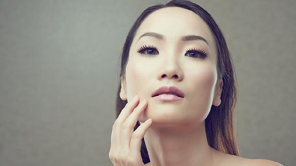 脸颊有红点点是什么原因