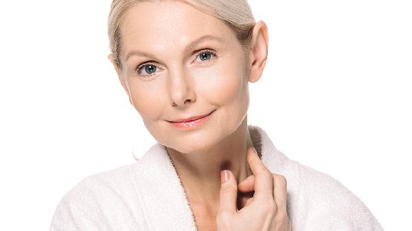 颈部有淋巴结老是低烧是怎么回事