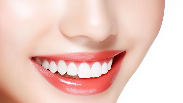 龅牙可以做美容冠矫正吗