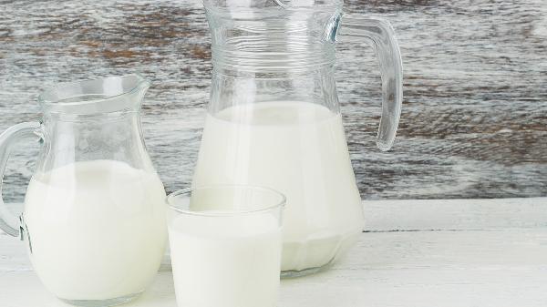 牛奶是肾结石“推手”?医生提醒:想要肾好,3种饮品最好少碰