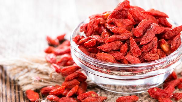 喝枸杞水就能护肝?医生:真正护肝的3个方式,很多人都没做到