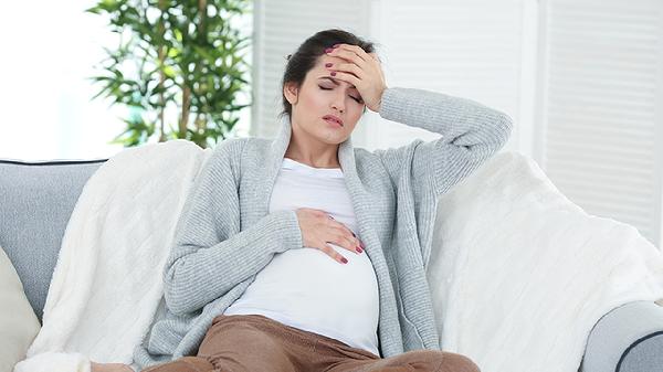 脑癌初期，不是看头痛不痛！医生：起床后若出现3个症状或已加重