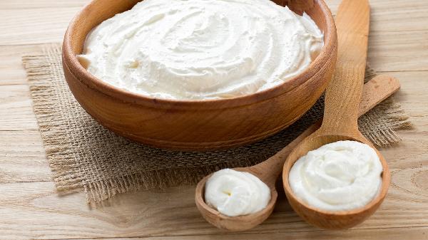 一天一杯酸奶健康吗?好心提醒:3种喝酸奶的方法,可能伤肠招病