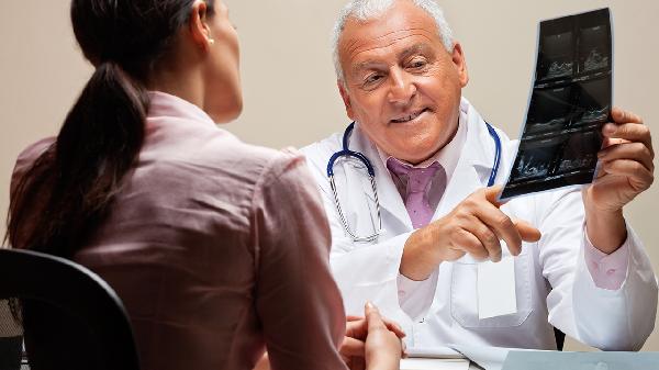 白血病拖越晚越难治，提醒家长：孩子出现4个“小毛病”，别大意