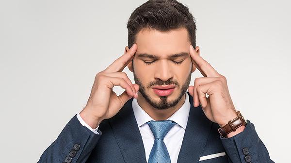 医生:脑出血发作前,往往没有剧烈头痛,而是这3个信号先出现