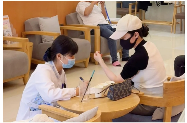 北京嘉禾妇儿医院早孕关爱门诊： 用红色初心守护孕育起点，以专业温情护航生命之始