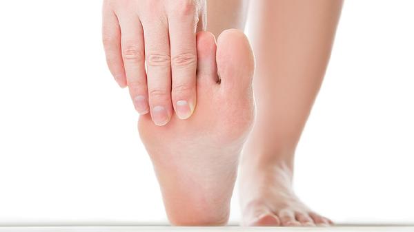 点痣会留疤吗？医生提醒：点痣后做好3件事，解决你的后顾之忧