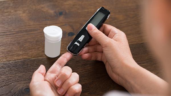 糖化血红蛋白?医生眼中的“血糖判官”,高1%风险竟增加这么多!
