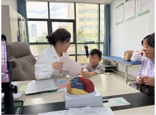 昆明家长必看！昆明云一儿童医院冉玲医师，孩子孤独症康复希望