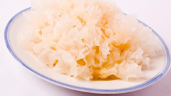 银耳是肾病的 “禁忌” 吗?告诫:若要肾脏安好,少尝3种食材