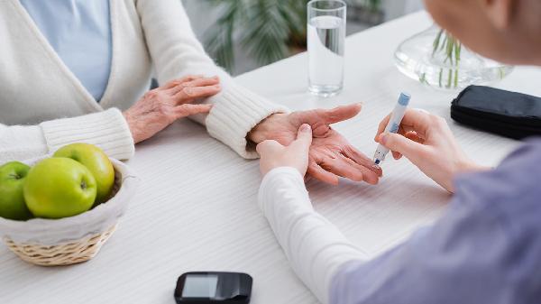 番茄是高血糖的“诱发剂”?告诫:若想血糖正常,3种蔬菜请忌口