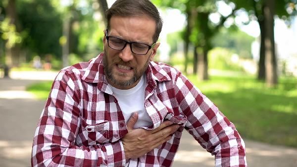 冠心病患者若每天走万步,对身体有啥影响?医生:多在这4个方面