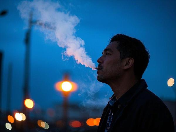 男性朋友注意:如果长期不抽烟,不出5个月,身体或会出现3改变