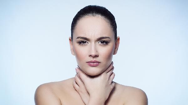 疾病关联之谜：腮腺炎、鼻炎、咽炎与抽动症的潜在关系