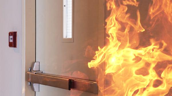 低温蜡烛会引起火灾吗