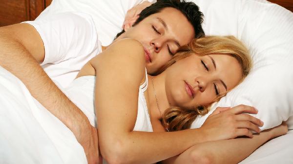 夫妻做这个动作可长寿