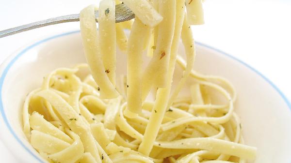 60岁后晚餐别碰这2物!医生警告:比面条更伤身