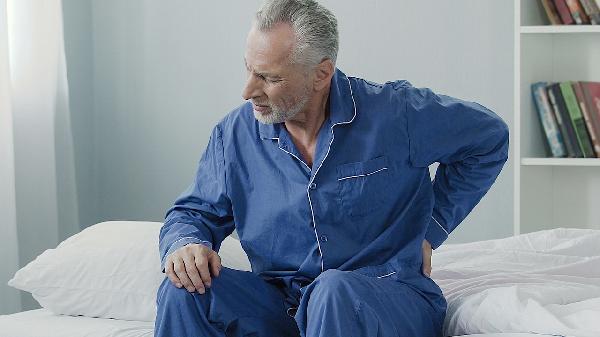 骨科医生:腰椎不好的人,尽量少吃这5种食物,越吃经络或会越堵