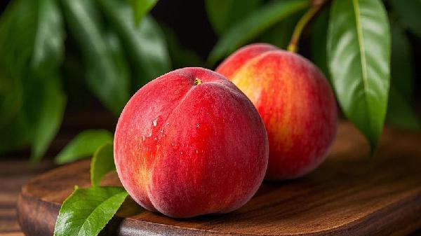 桃子再度引发关注!医生发现:糖尿病患者吃桃子时,要多注意3点