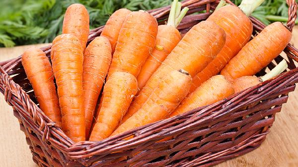 胡萝卜是尿酸的“杀手”?医生建议:若尿酸超标,或可多吃这5物