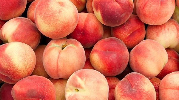 桃子再度引发关注！医生发现：高血脂患者吃桃子时，多注意这3点