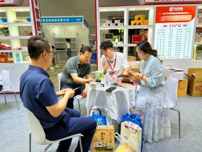 2025药博会盛大开幕，【华庄药业】闪耀盛会，精彩续航
