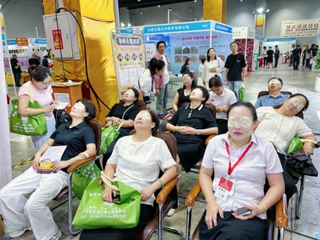 2025药博会盛大开幕，【华庄药业】闪耀盛会，精彩续航