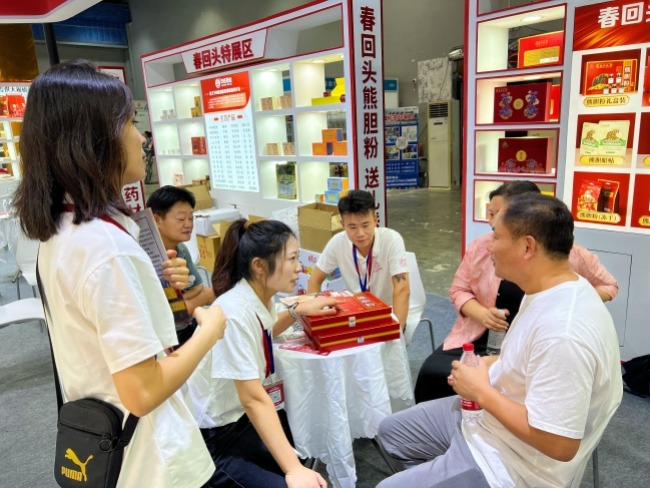 2025药博会盛大开幕，【华庄药业】闪耀盛会，精彩续航