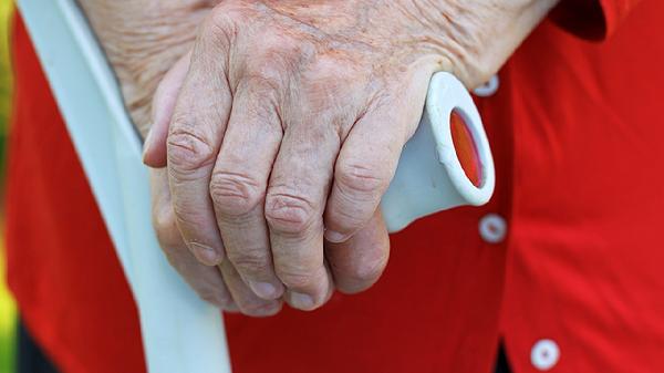 老人身上有种难闻的味道