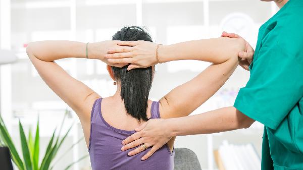 治疗小儿吐奶可以推拿什么部位