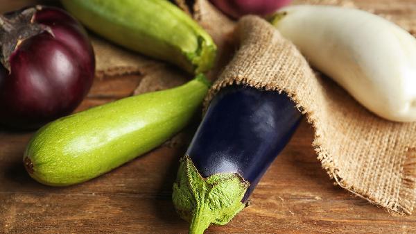 茄子再次被关注！医生提醒：高血脂患者吃茄子时，多注意这7点！