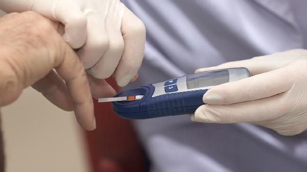 一旦空腹血糖超过7或餐后血糖超过10,建议少碰这4类食物